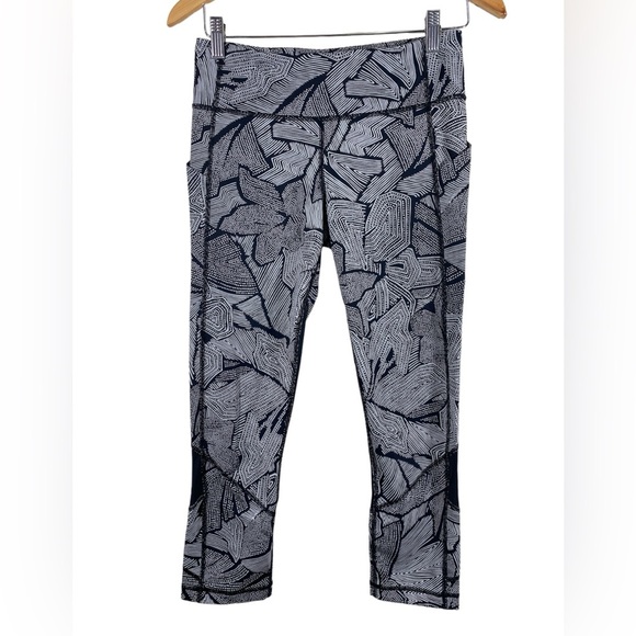 Lululemon Pace Rival Crop Full-On Luxtreme in Dottie Tribe White Black Size 6 - Picture 2 of 15